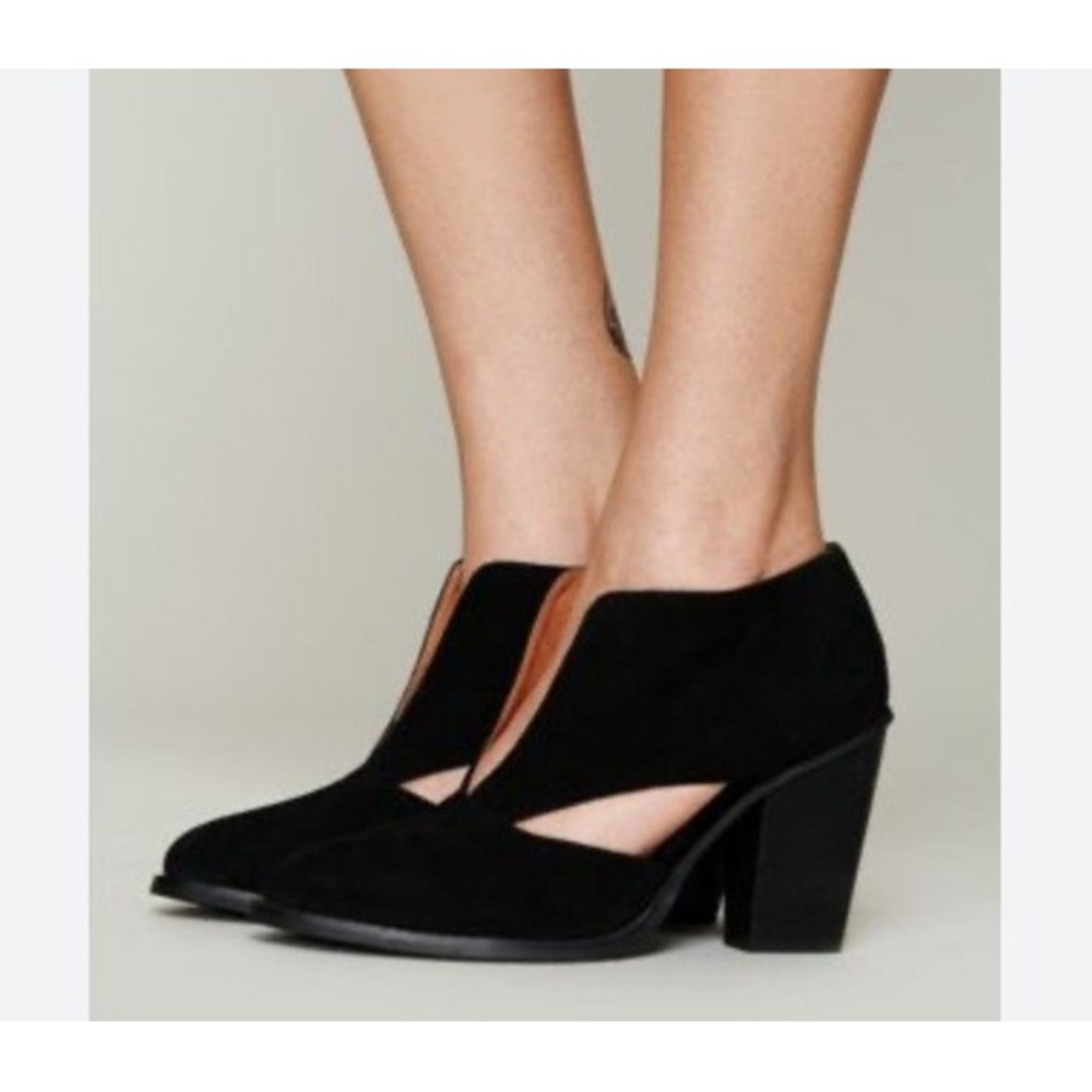 Jeffrey Campbell Free People Black Suede Ankle Booties Heels‎ Deep V Womens 7.5
